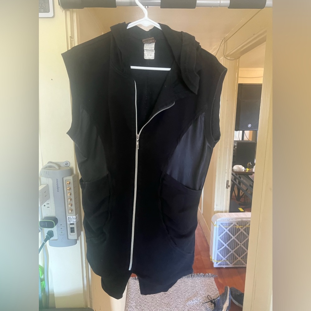 Sleeveless zip up designer
